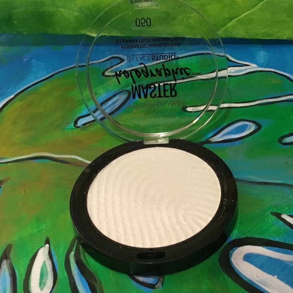 MAYBELLINE Master Holographic Highlighter.